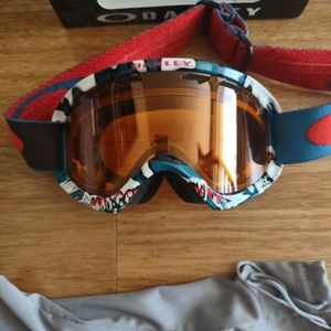 Oakley O2XS ski snowboard google